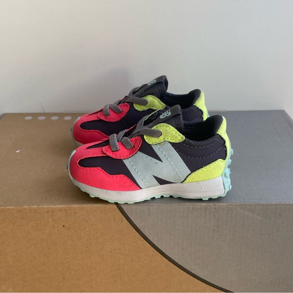 New Balance 327 Toddler Sneakers - SZ 4 C - Picture 4 of 16